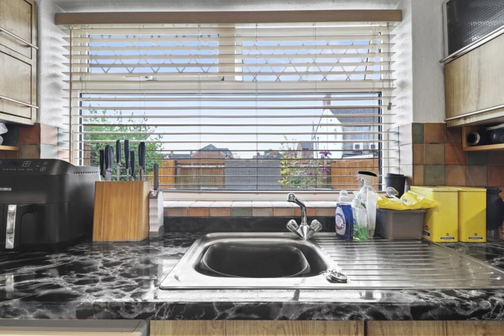 1cromerroad_finedon_rogers_06