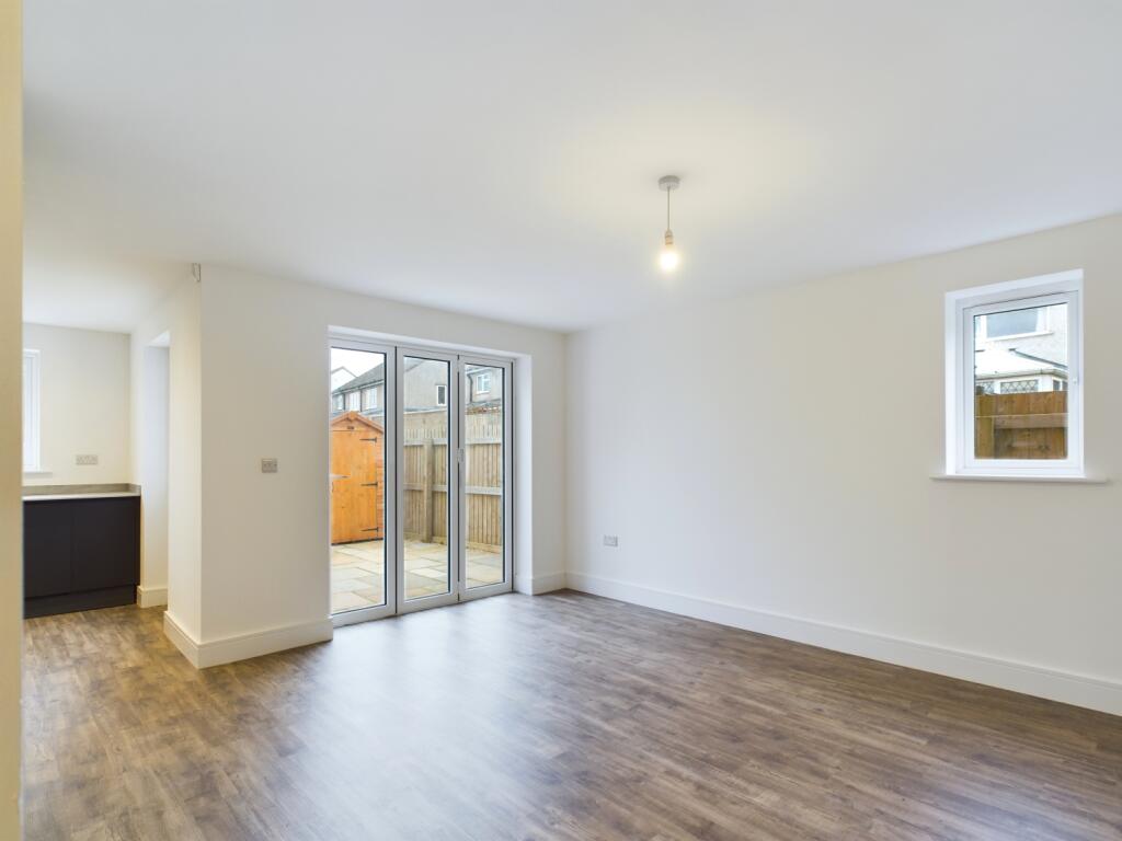 CAM02023G0-PR0118-STILL008