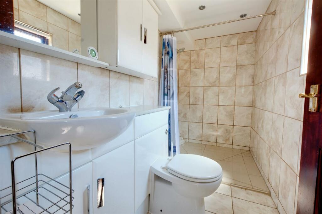 GROUND FLOOR SHOWER ROOM