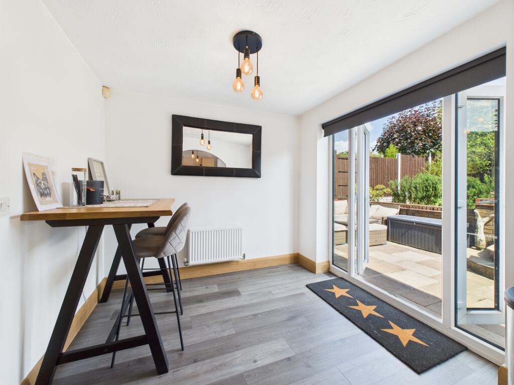 CAM04825G0-PR0163-STILL001