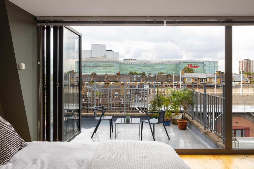 232046 - FrithvilleGardensLondon-JSouteyrat-145...