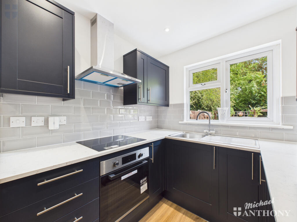 CAM03218G0-PR0738-STILL014