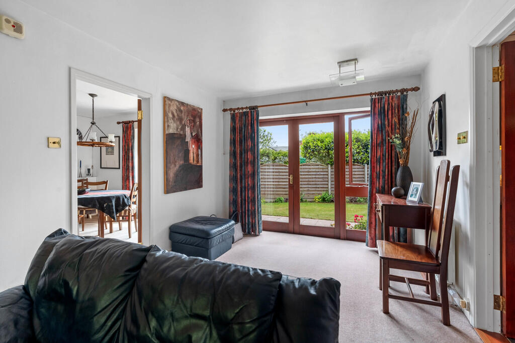 6 Hawkesworth Dri...