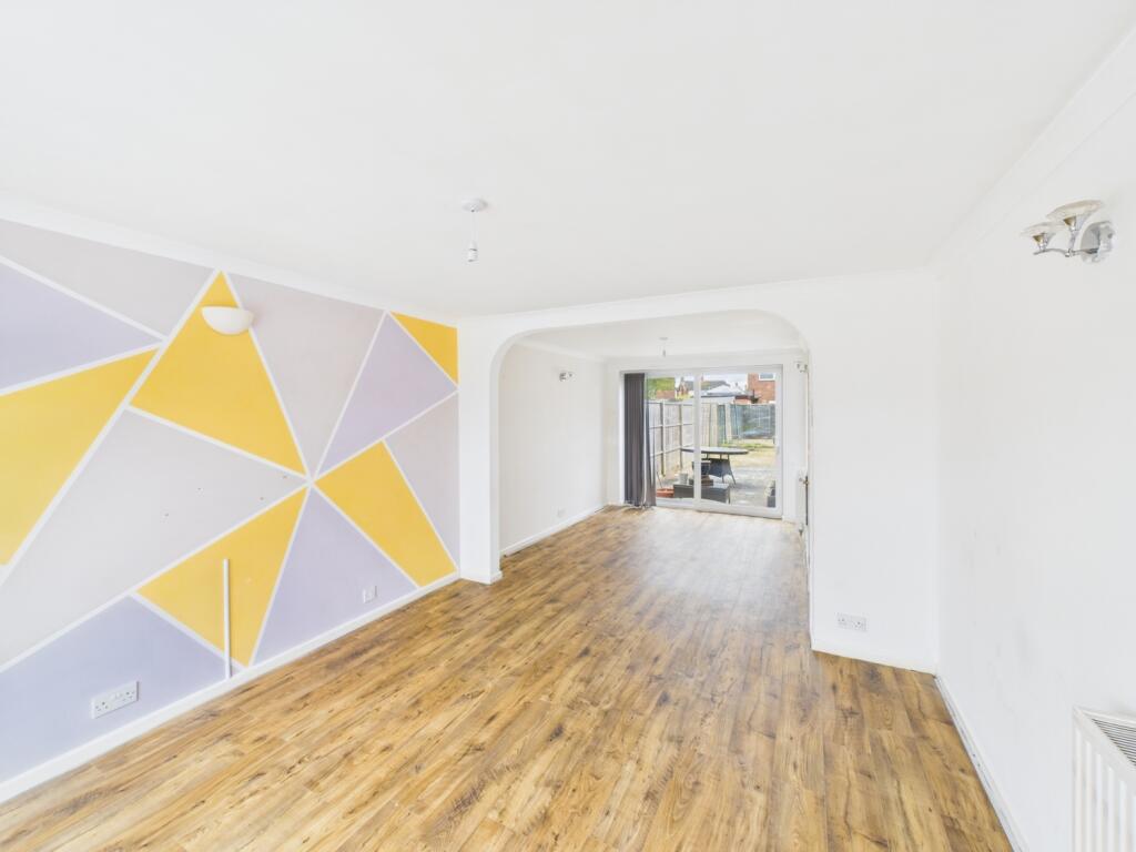 CAM01791G0-PR0157-STILL012