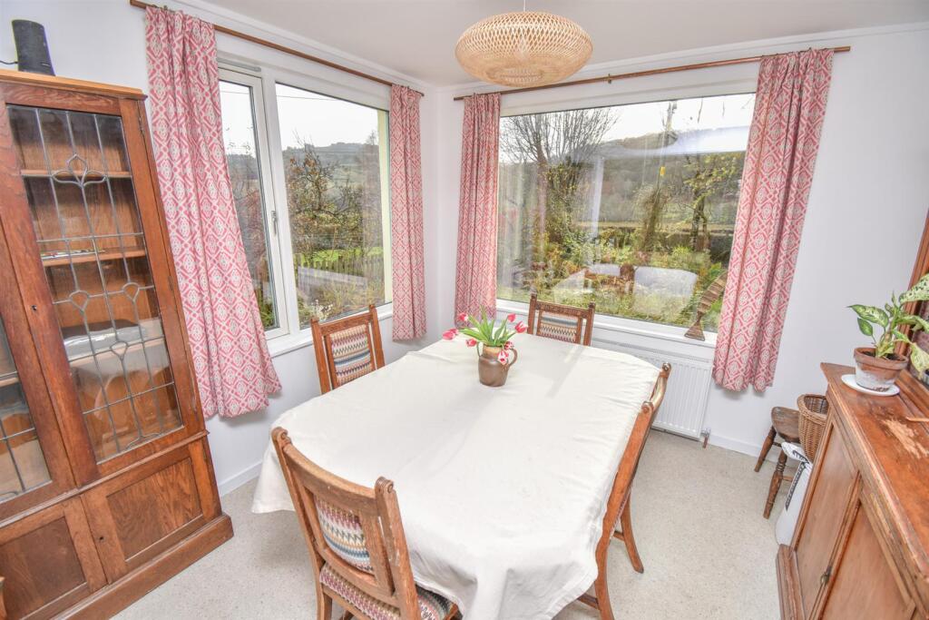 DINING ROOM-2..jpg