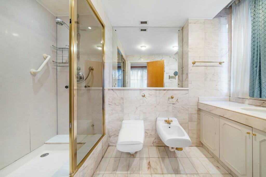 Principal ensuite.JPG