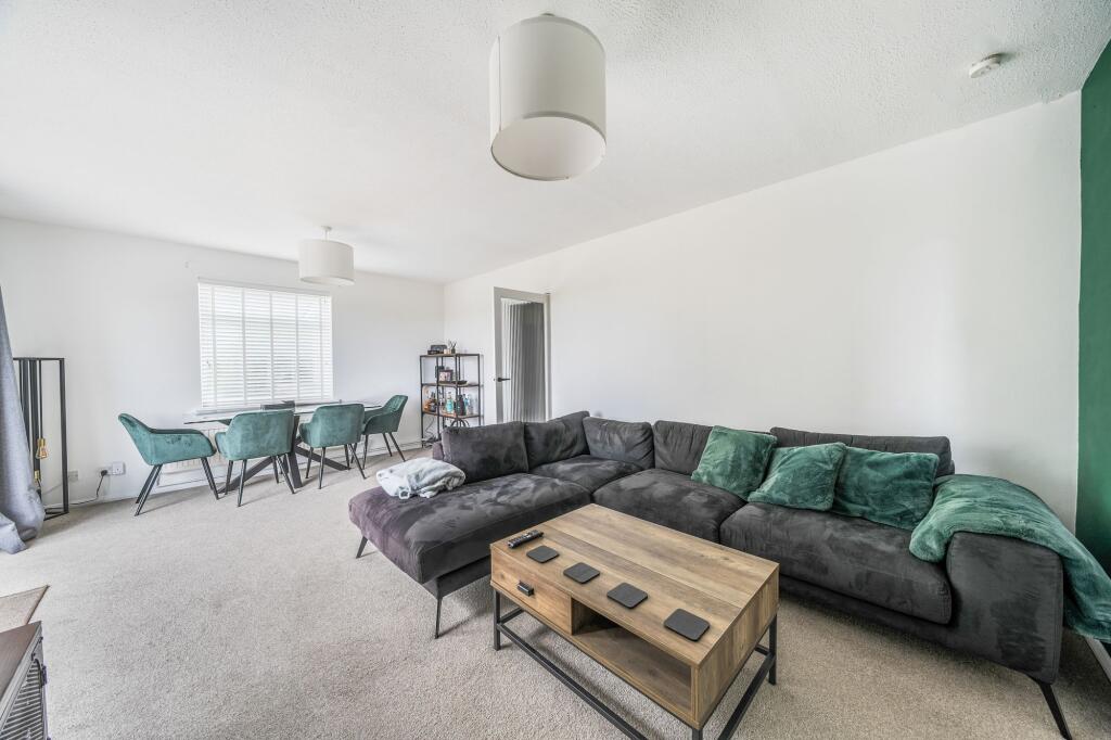 Lounge / Dining Room