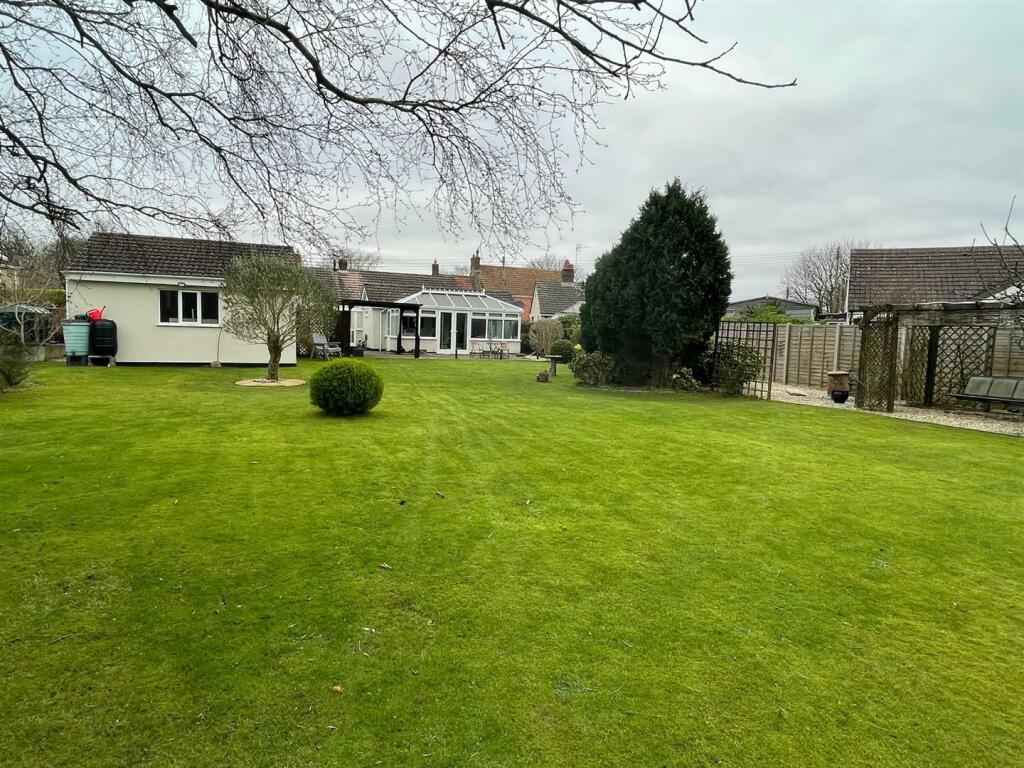 Rear Garden,.,.jpg
