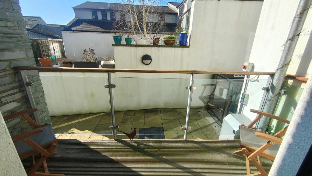 balcony.jpg