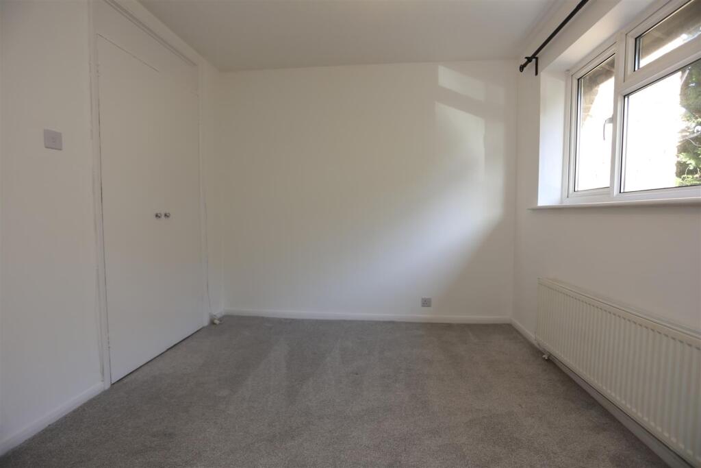 23 Juniper Close bed1.JPG