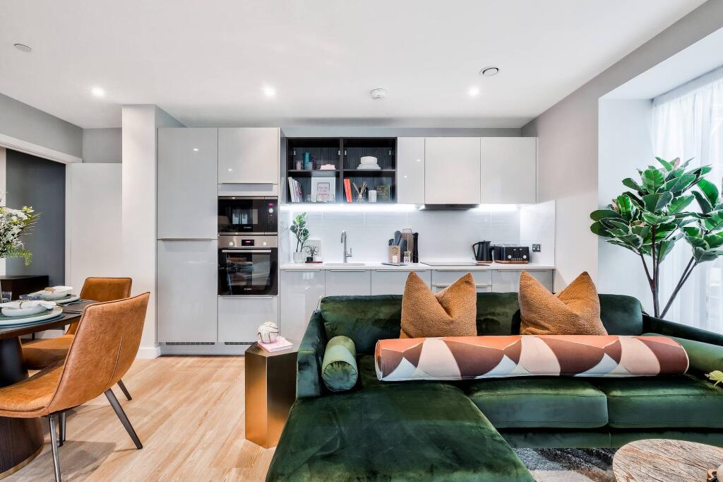 2 2-bed Royal Albert Wharf-3