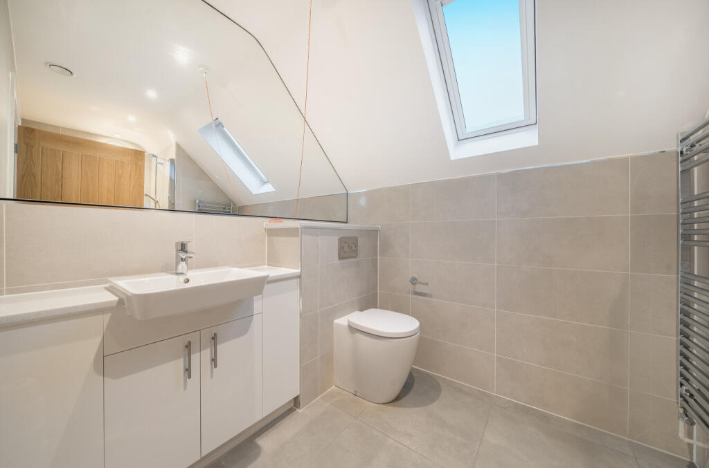 Cowdray Close, Lime Tree Village, Rugby, CV22