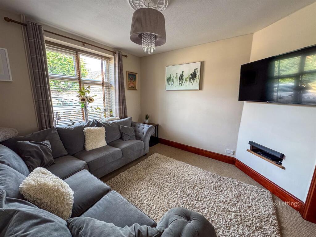 25 Queen Eleanor Rd Geddington-14.jpg
