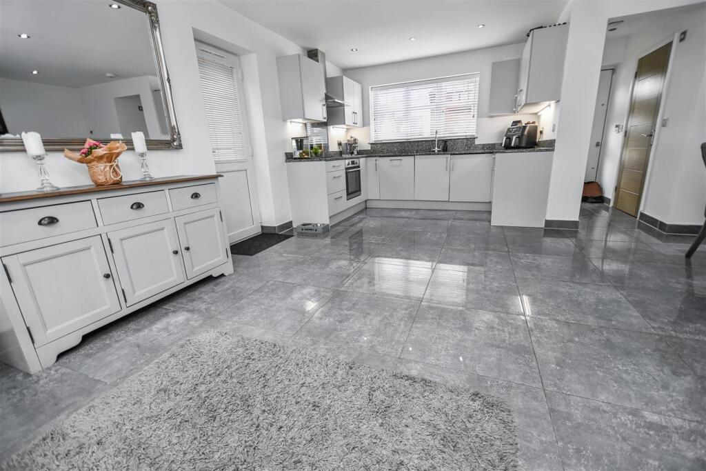 Lounge / Kitchen / Diner