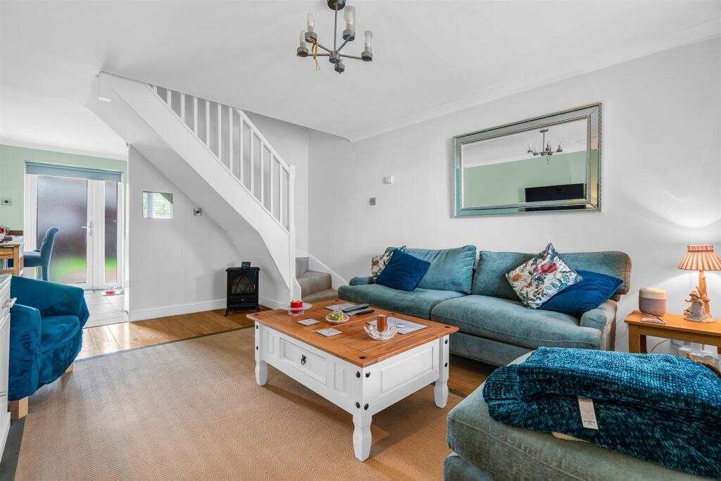 Wickfield, Woolmer Green