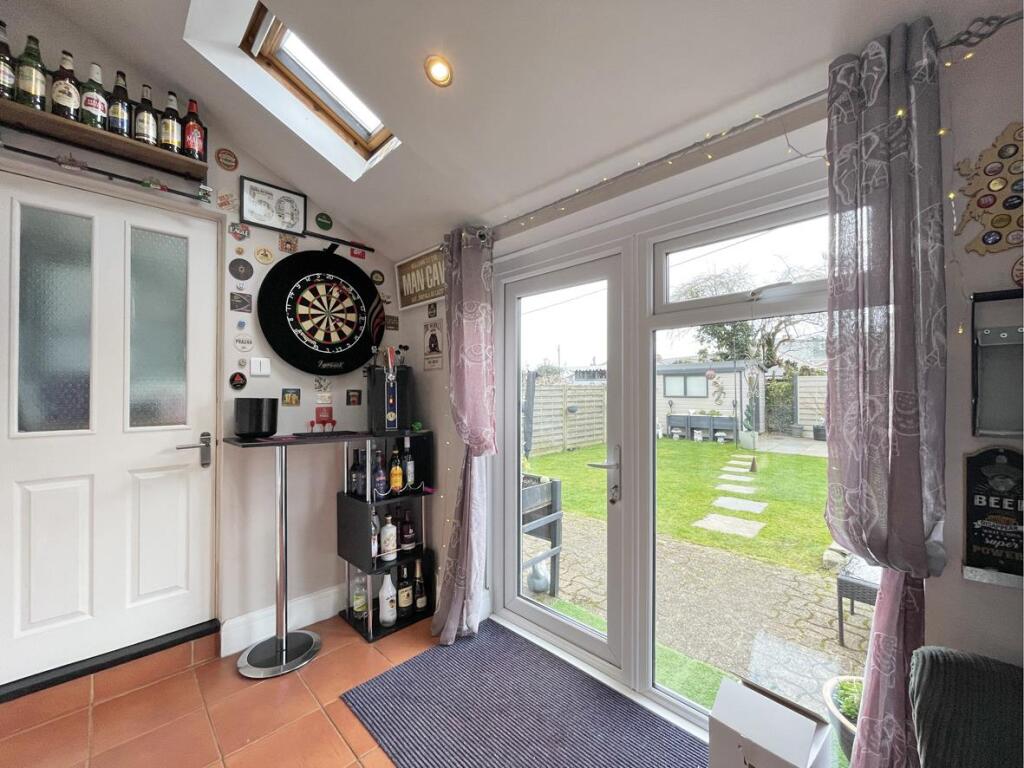 Cross Park Road 23 - Sun Room.jpg