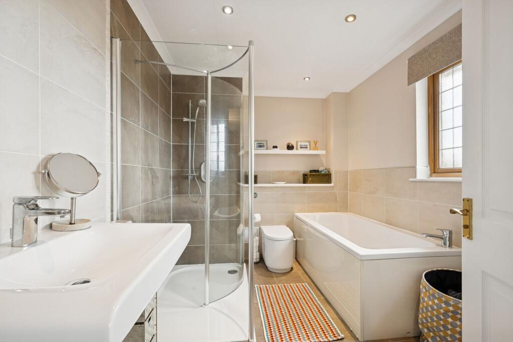 Principal Bedroom En-Suite