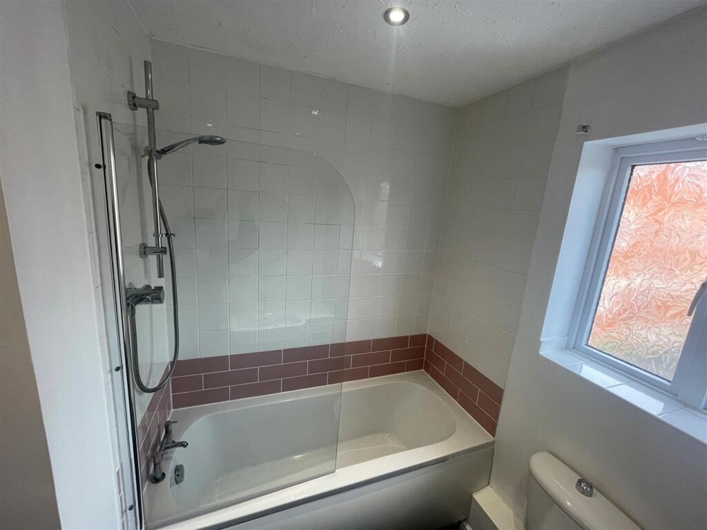 bathroom 2.jpg