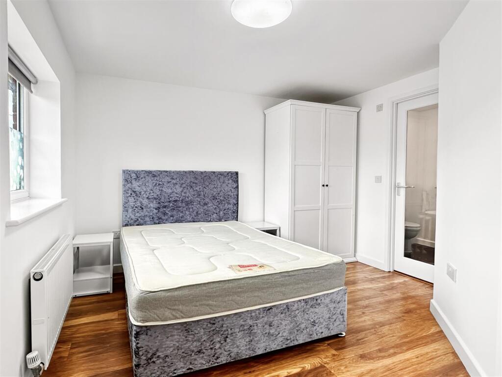 Bedroom 1 (2)