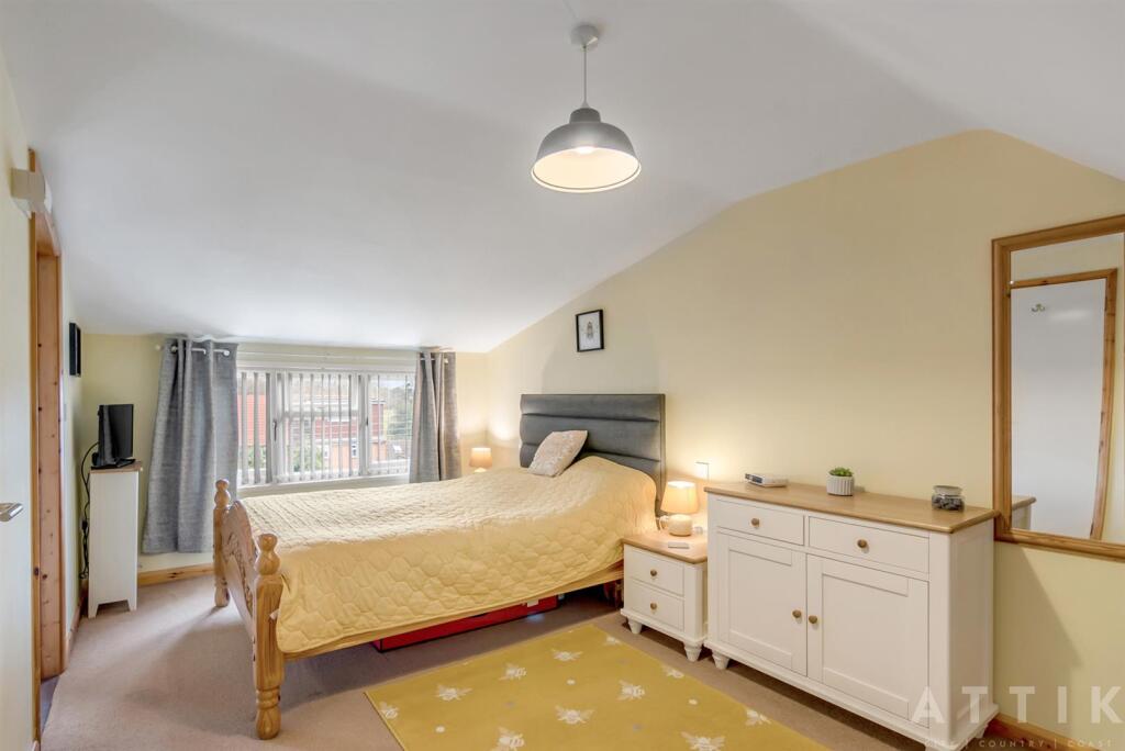 9 Bedingfield Crescent Halesworth IP19 8DZ (31).jp