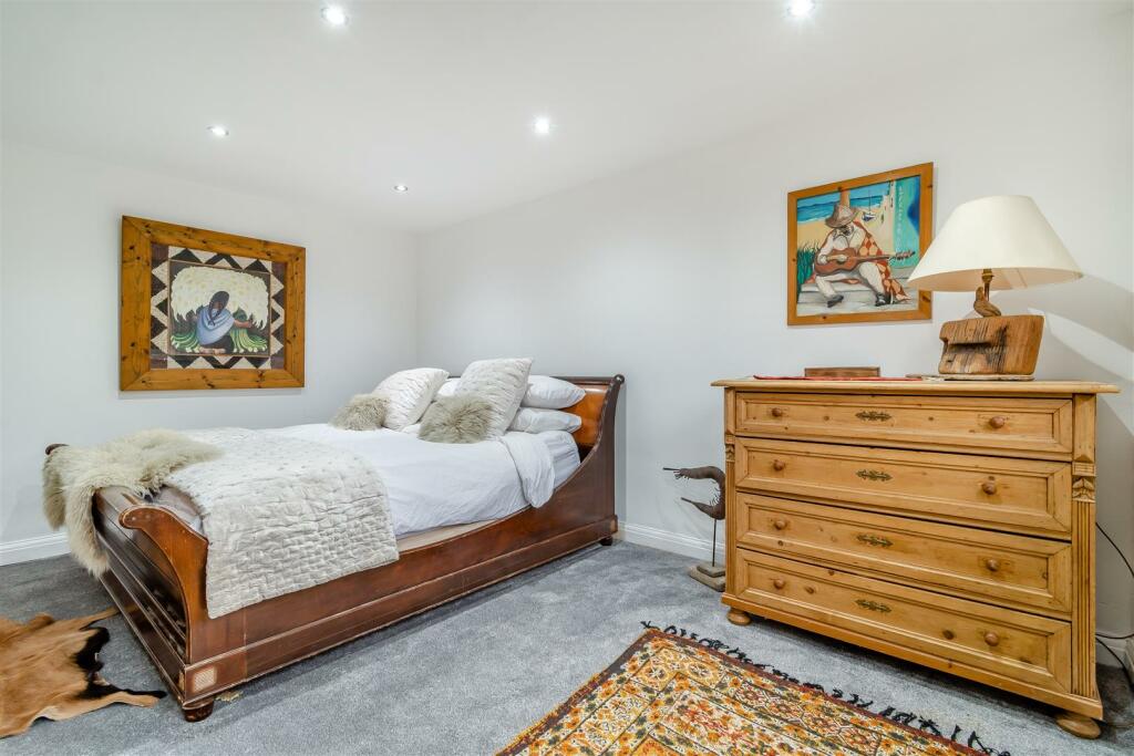 8579910-interior14.jpg