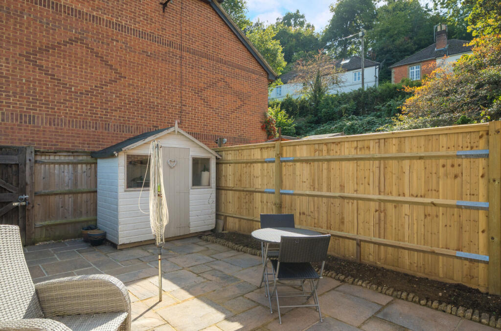 1355251-4-68da7ed...