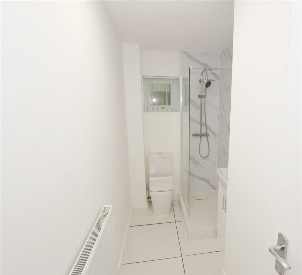 Shower room (1).jpg