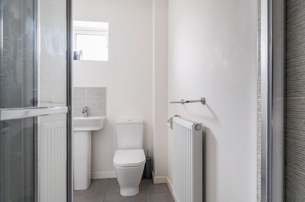 1389023-12-693afa...