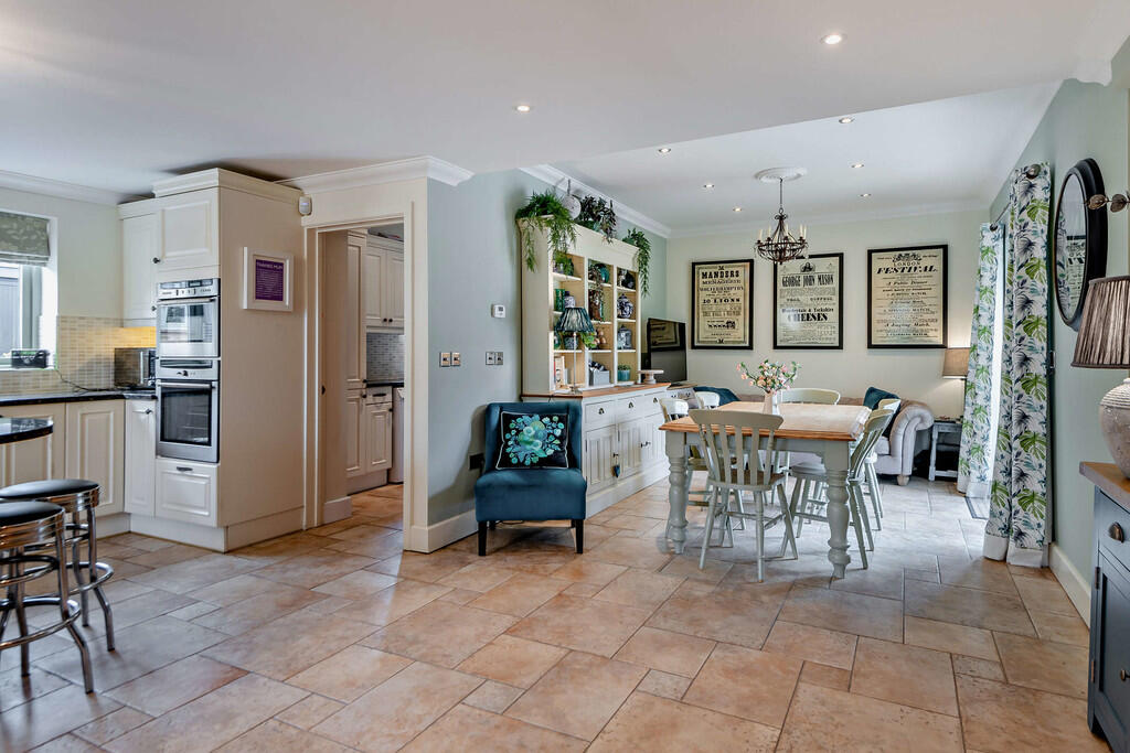 8641132-interior2...