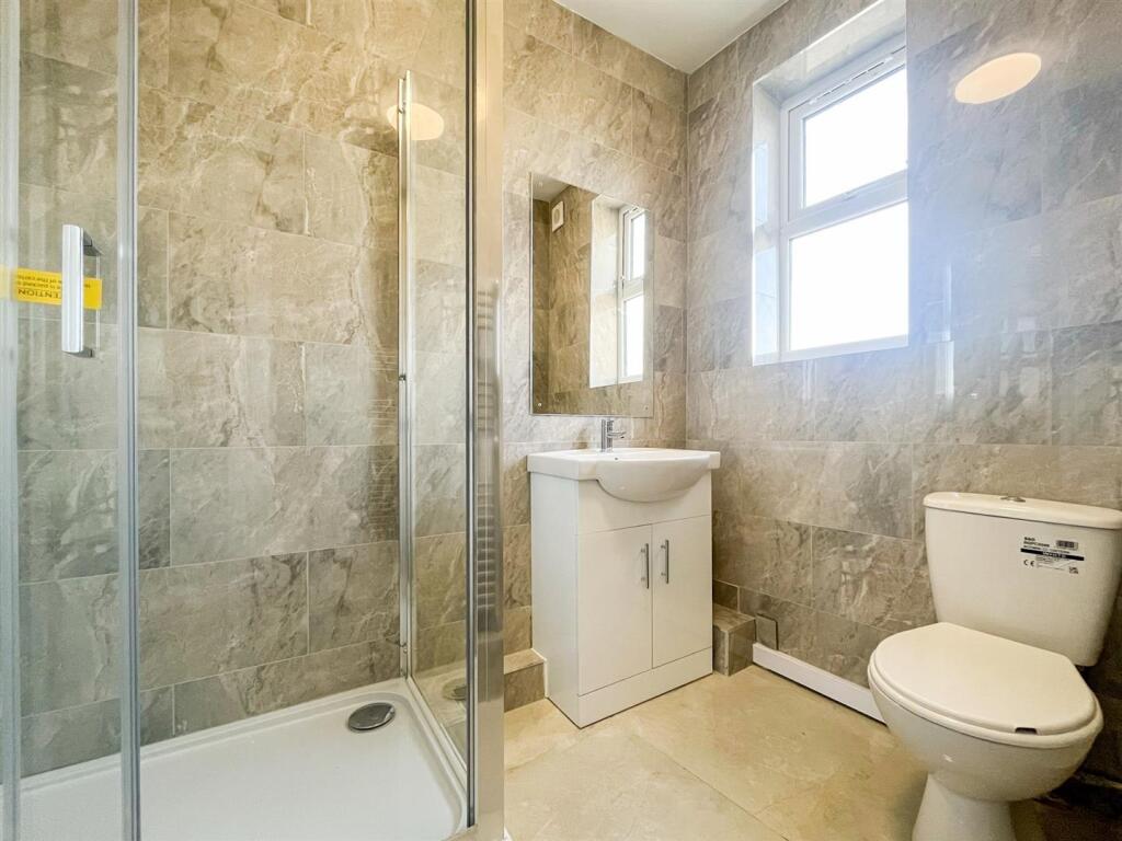 bathroom (1 of 1).jpg