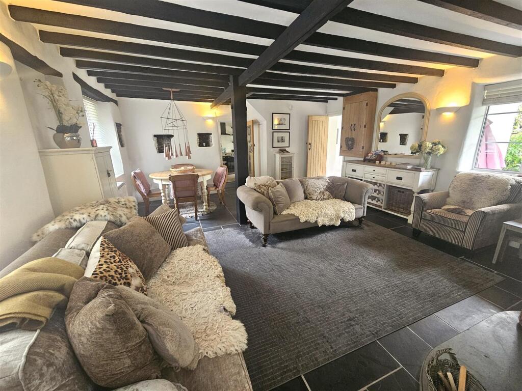 Sitting and Dining.jpg