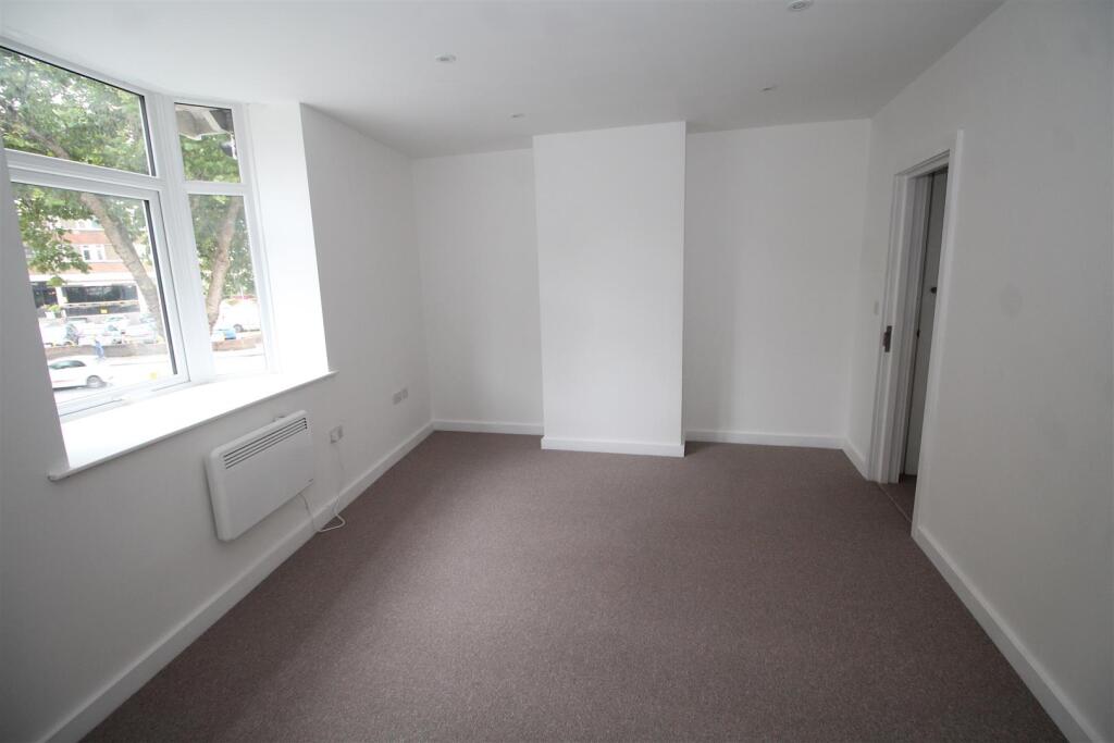RECEPTI0N/BEDROOM