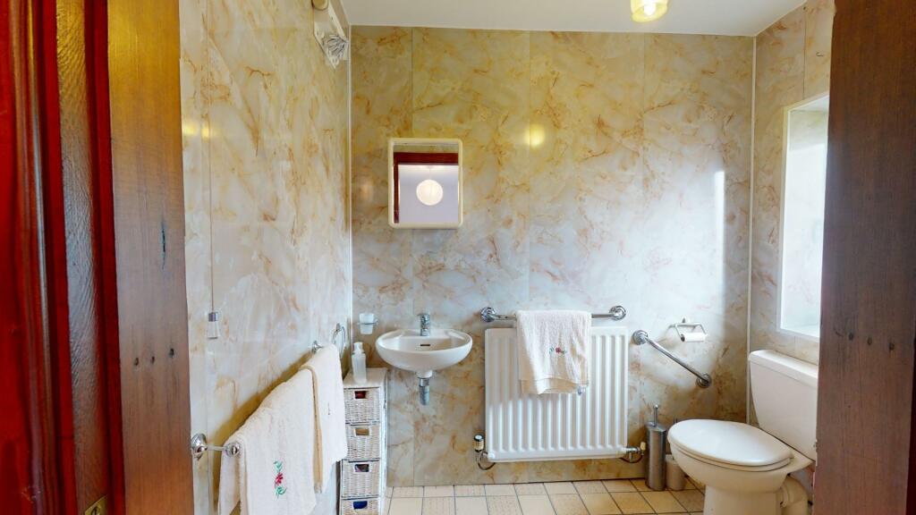 EN SUITE SHOWER ROOM
