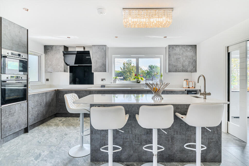 1347579-28-68bec0...