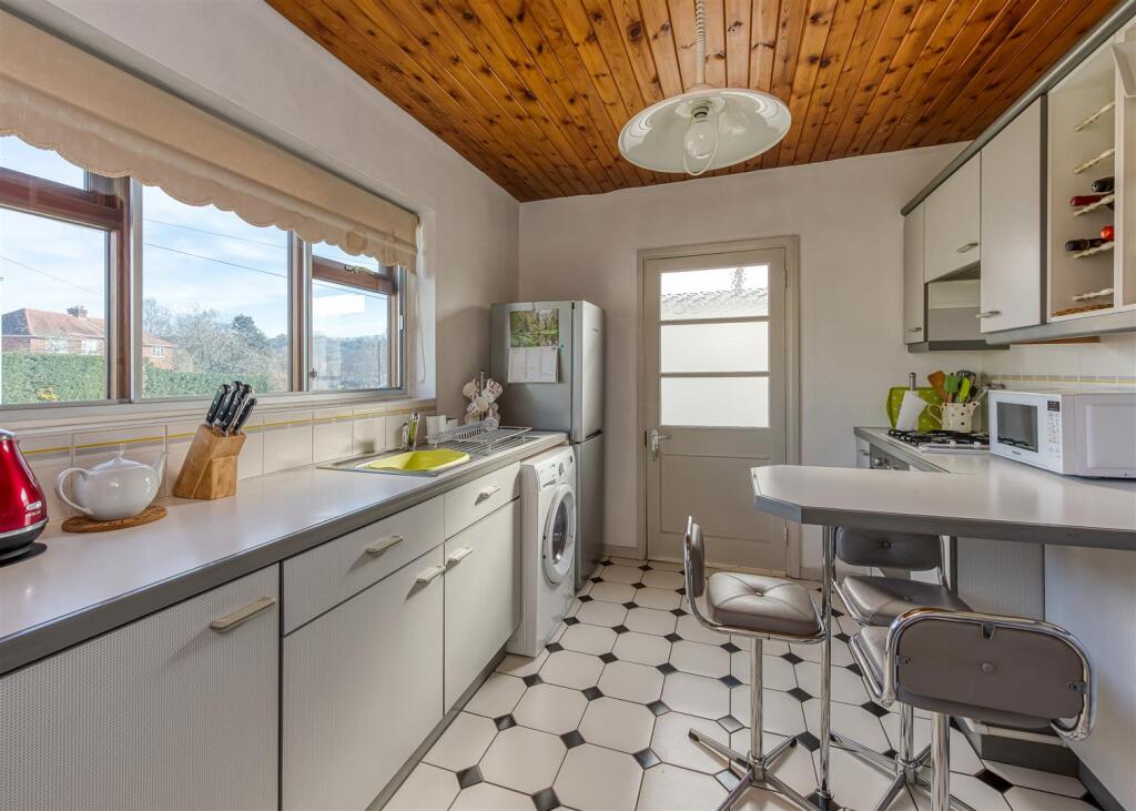 71 Bratch Lane-Kitchen (2).jpg