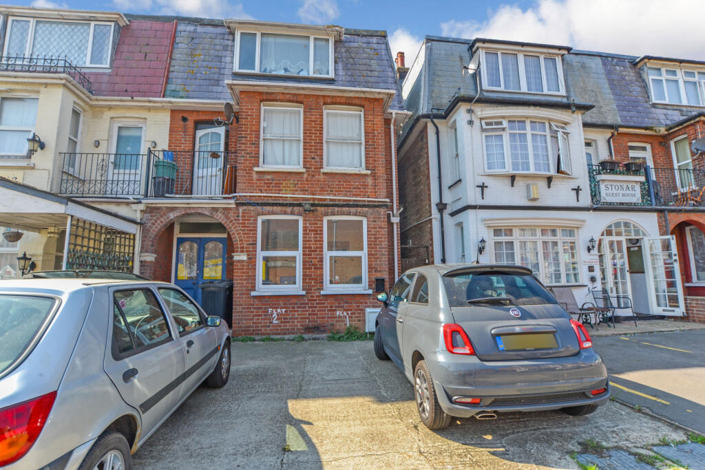 ONE BEDROOM TOP FLOOR FLAT TO RENT