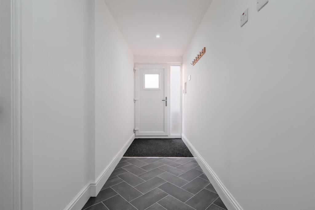008-88 Currieside Avenue , Shotts , ML7 5RN.jpg