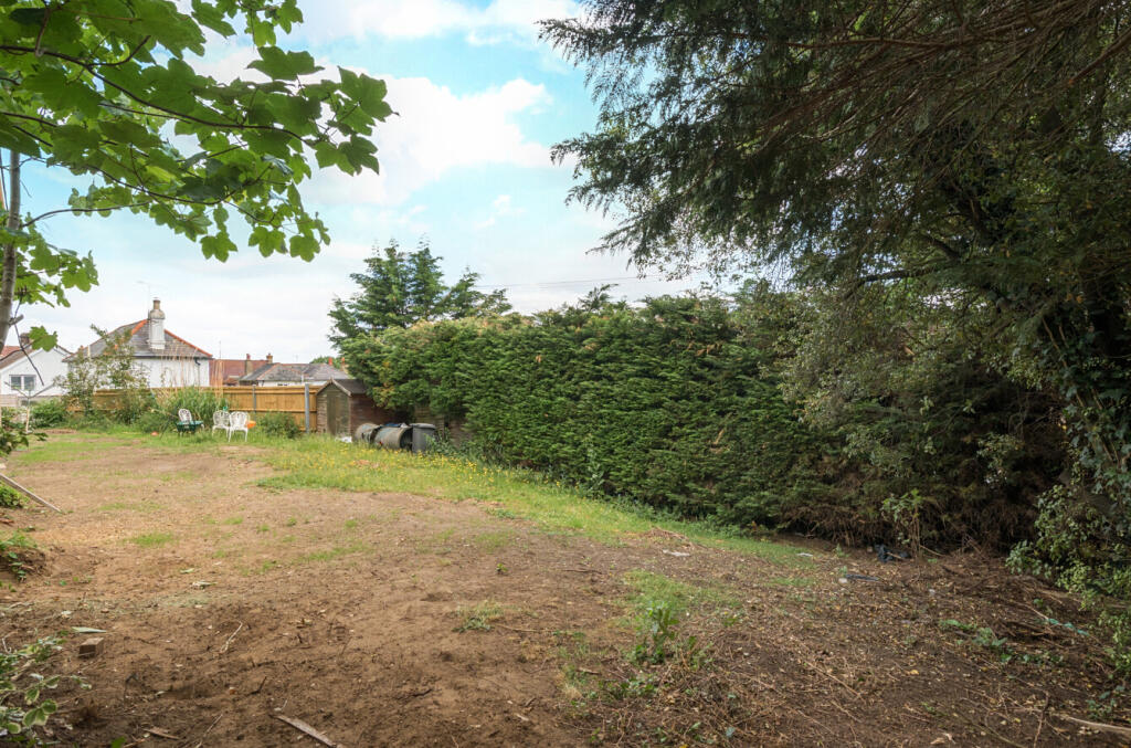 1301157-15-683dbe...