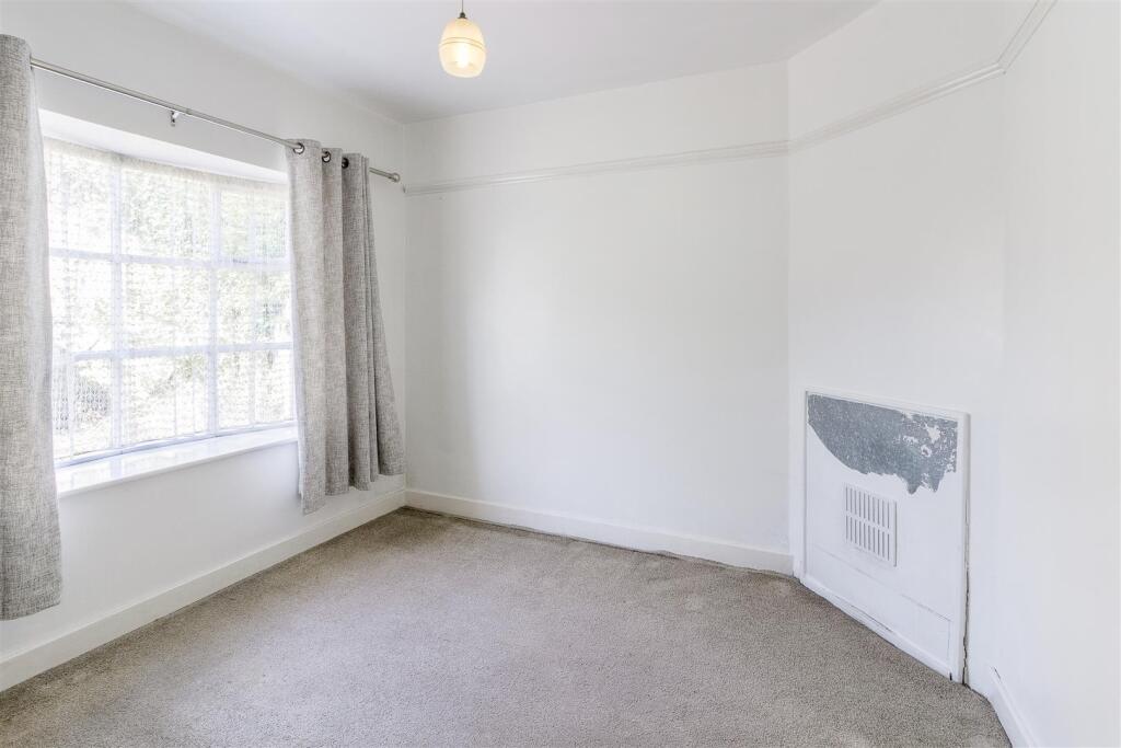 112 Lutterworth Road , Nuneaton017.jpg