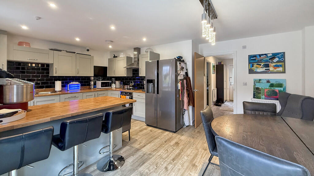 Kitchen/dining ro...