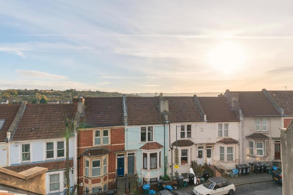 1C1R3WH - Loft View A.jpg