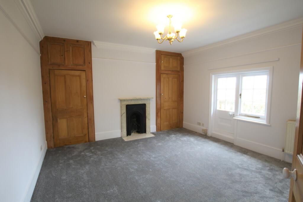 5 bedroom 1.JPG