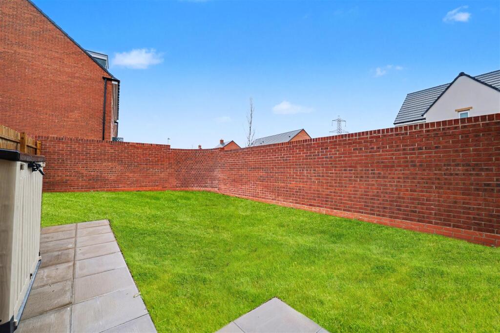 Plot 39 Rear Gardens 1.jpg