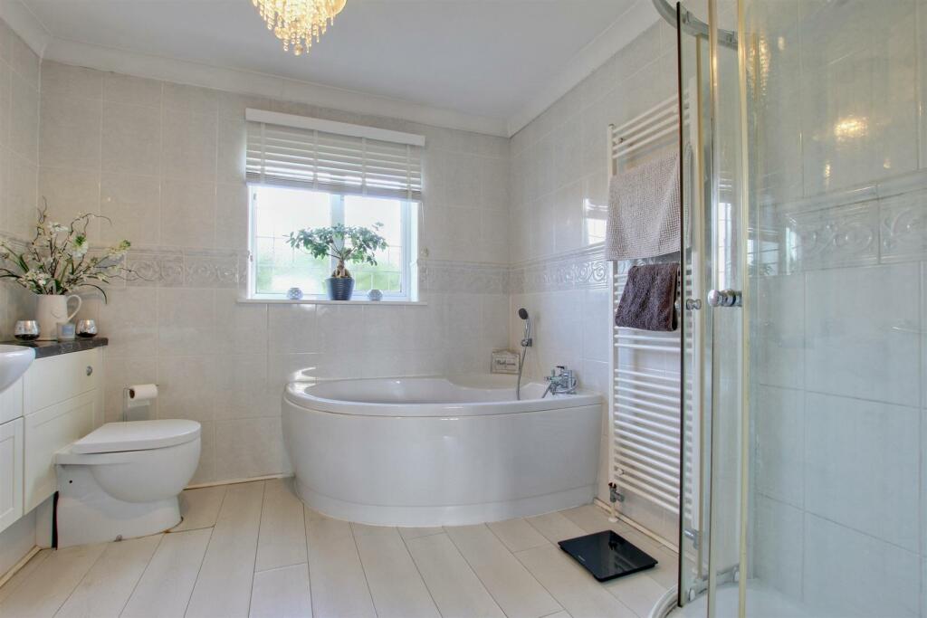 BATHROOM/W.C.