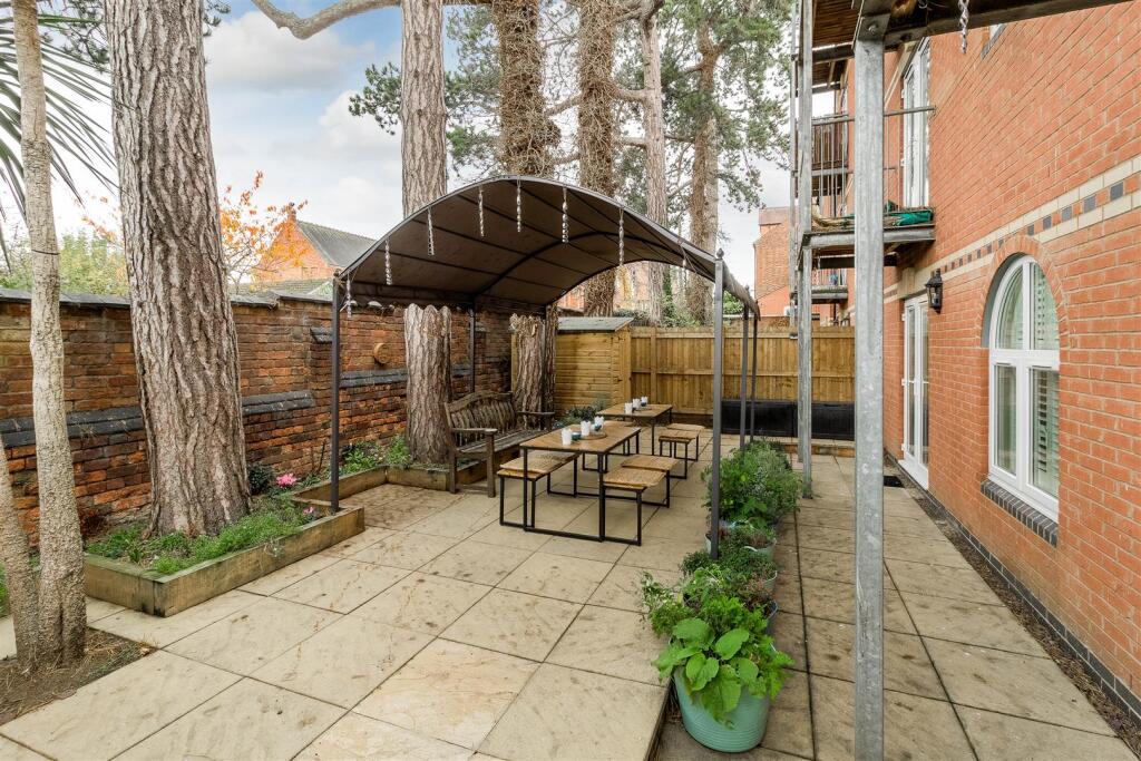 Private Garden for the apartment