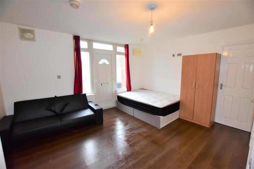 Lounge/Bedroom