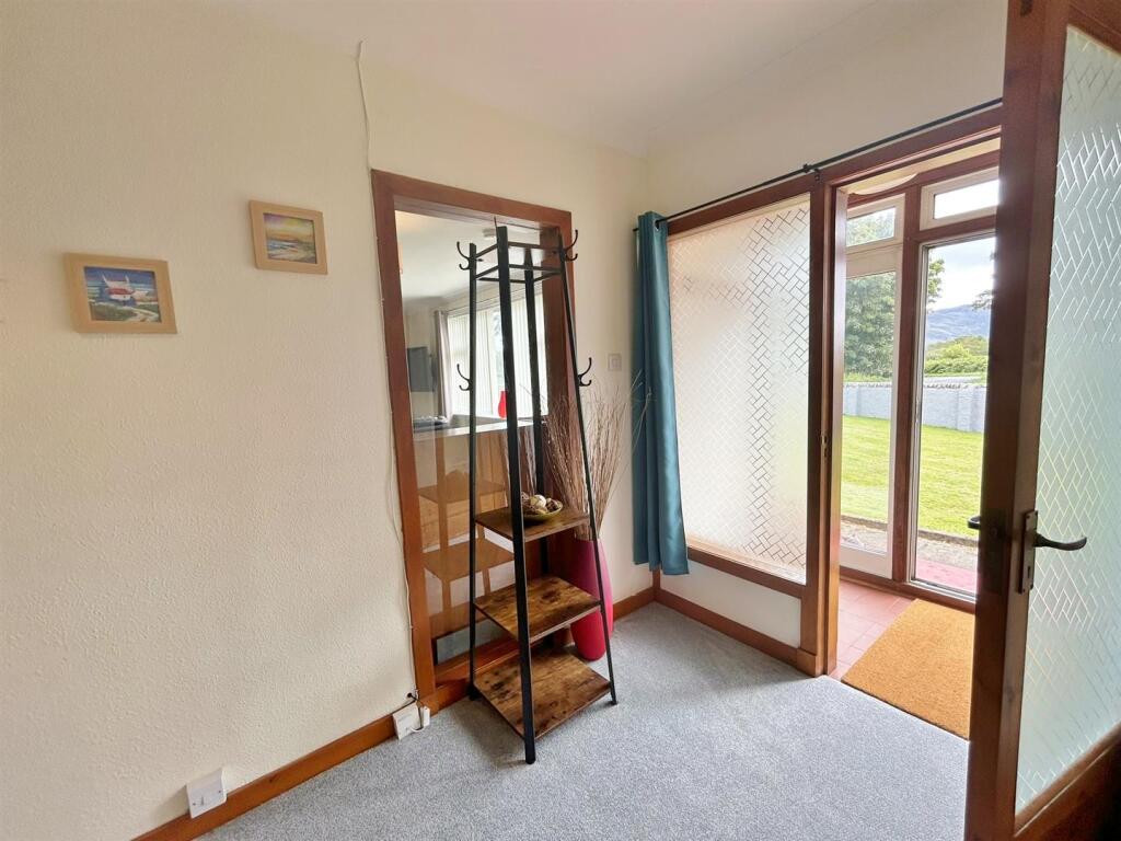 Lovely wide entrance