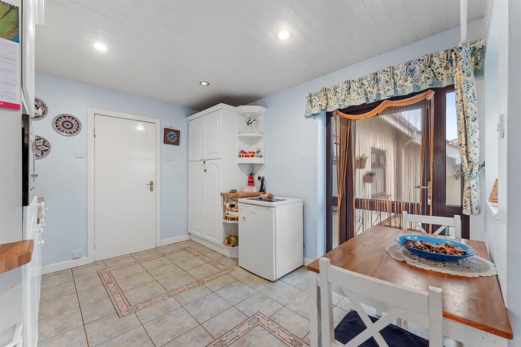 Margaret Road - Kitchen (2)