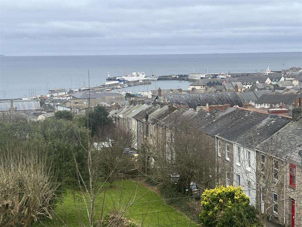 Courtyard &amp; Views