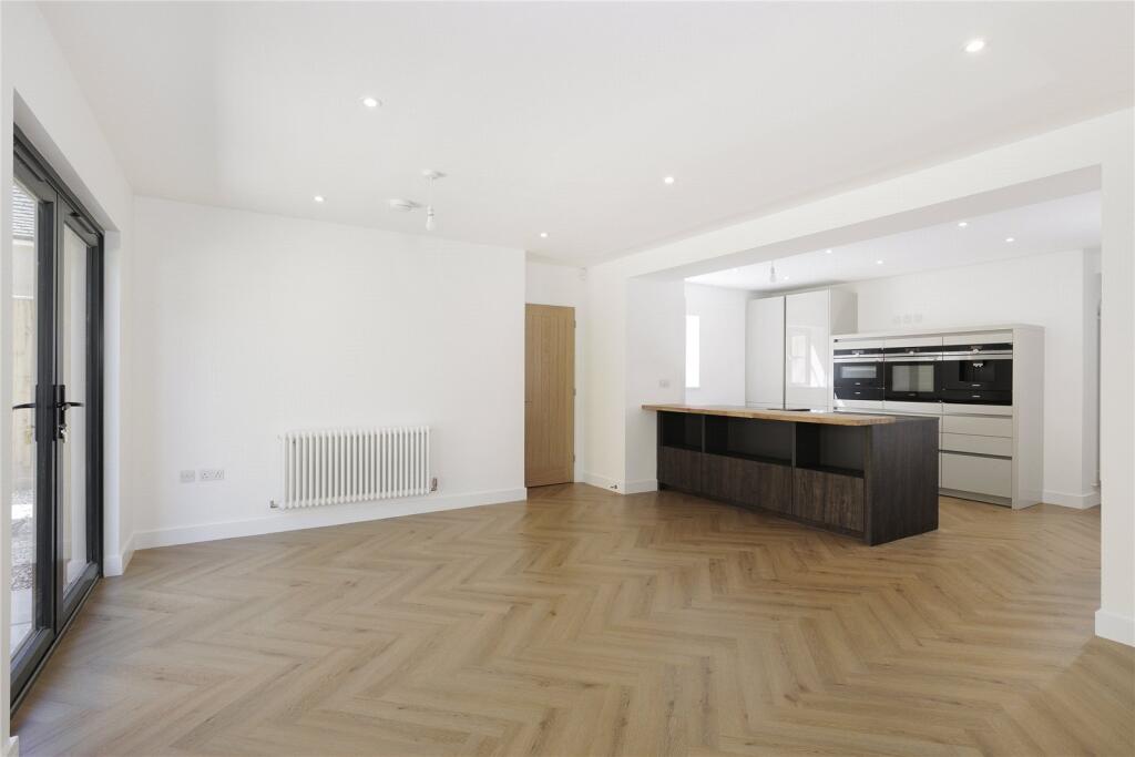 Kitchen/ Dining Room